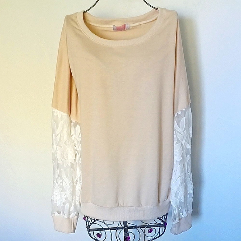 C+D+M Oversized Sweatshirt with Lace Sleeves